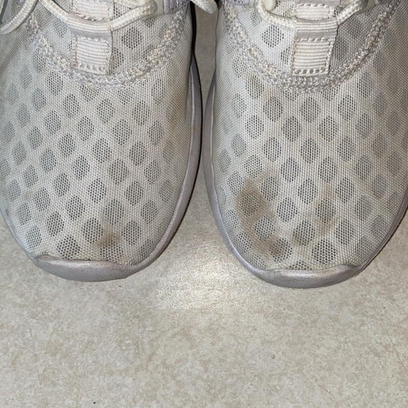 NIKE SIZE 6 WOMENS - Picture 2 of 6